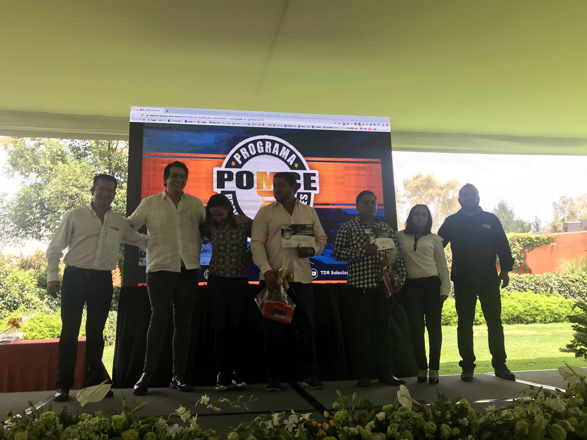 Flotillera's tweet photo. Operadores reciben la distinción #POMCE de manos de @tdr_logistica por sus mejores prácticas en seguridad vial. @ANTPMexico @CESVIMEXICO @Anpact https://t.co/QHSMiDXlT8