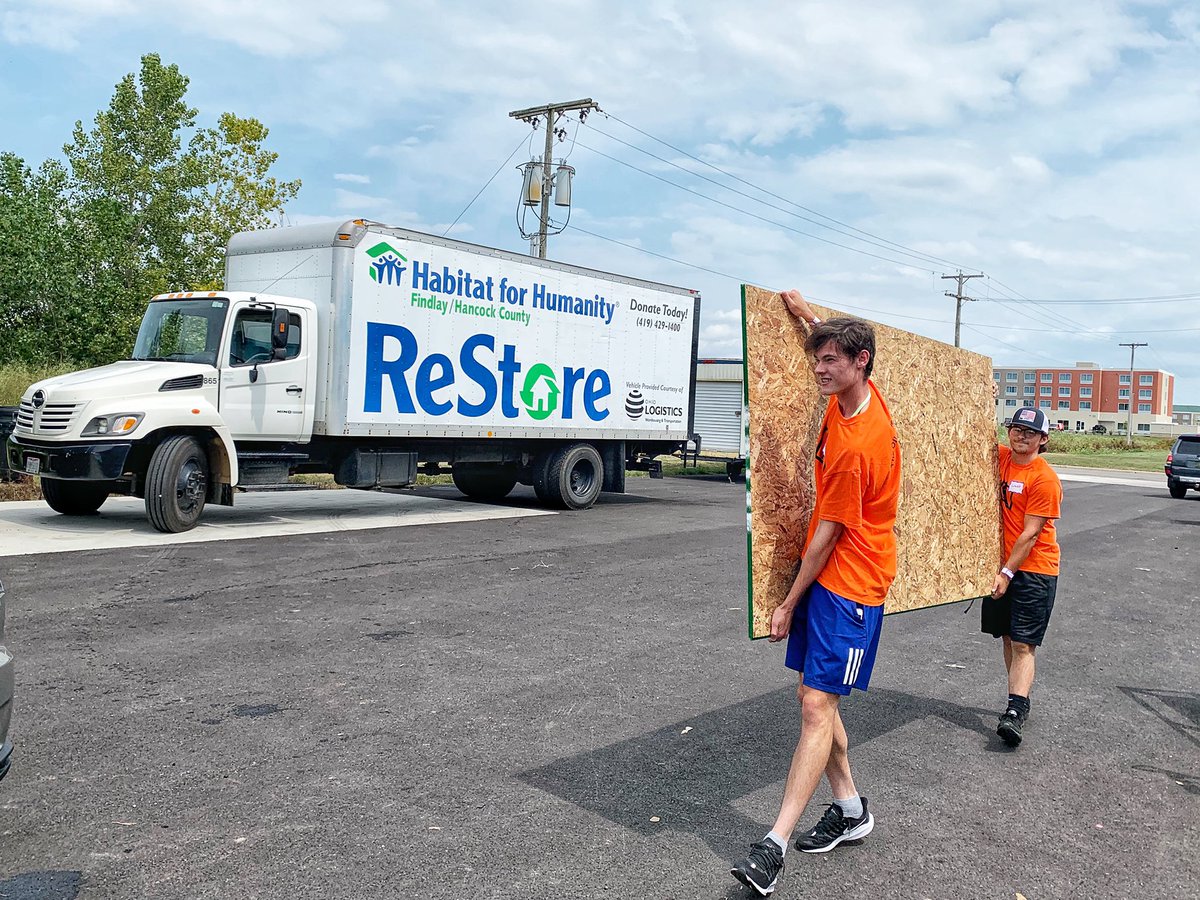 ufindlay's tweet photo. No chance of getting “board” at the Habitat for Humanity ReStore. They’re keeping our #Oilers busy! #FindlayServes https://t.co/Er2M099Xw5
