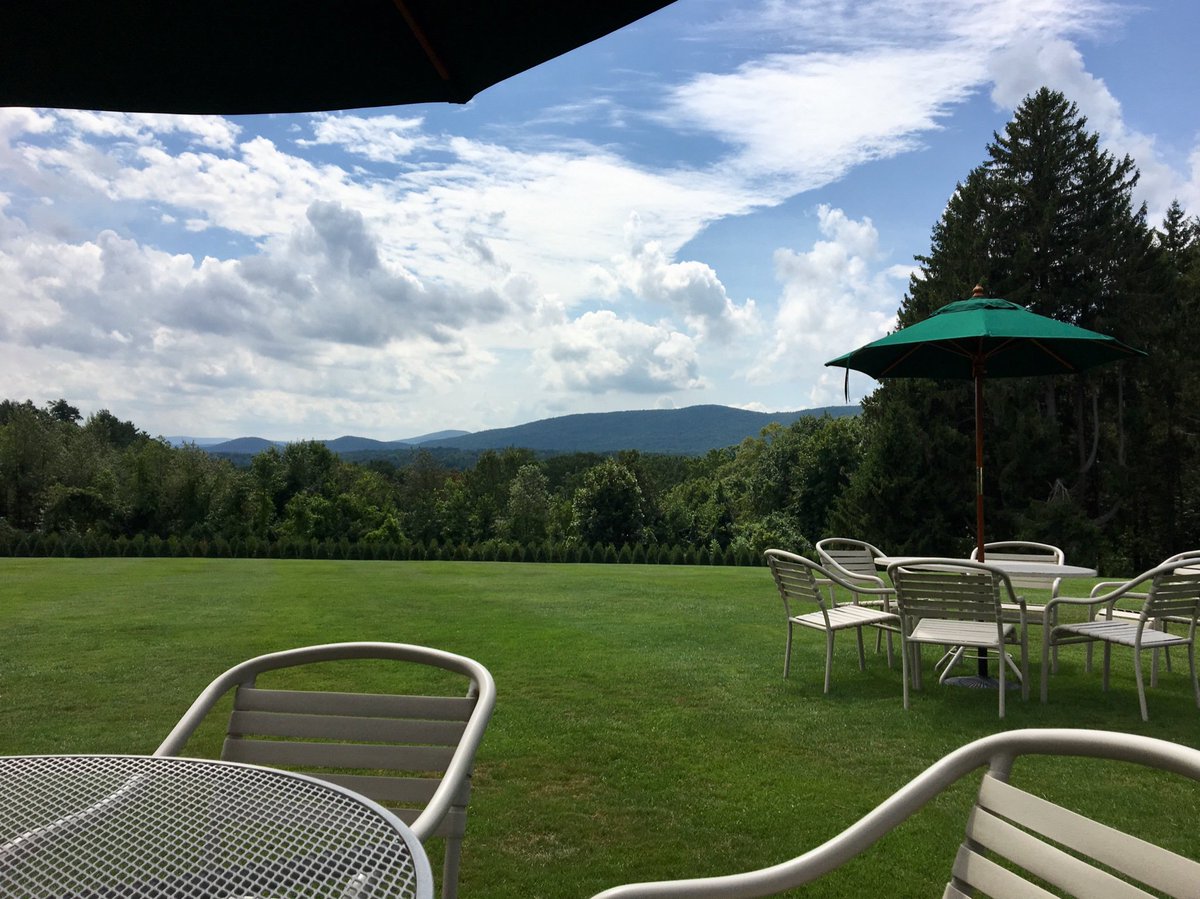 AllieFipp's tweet photo. If I must work on a summer Saturday, let it always be @TanglewoodMA listening to a Yo Yo Ma rehearsal. https://t.co/YTmzvDHYe1