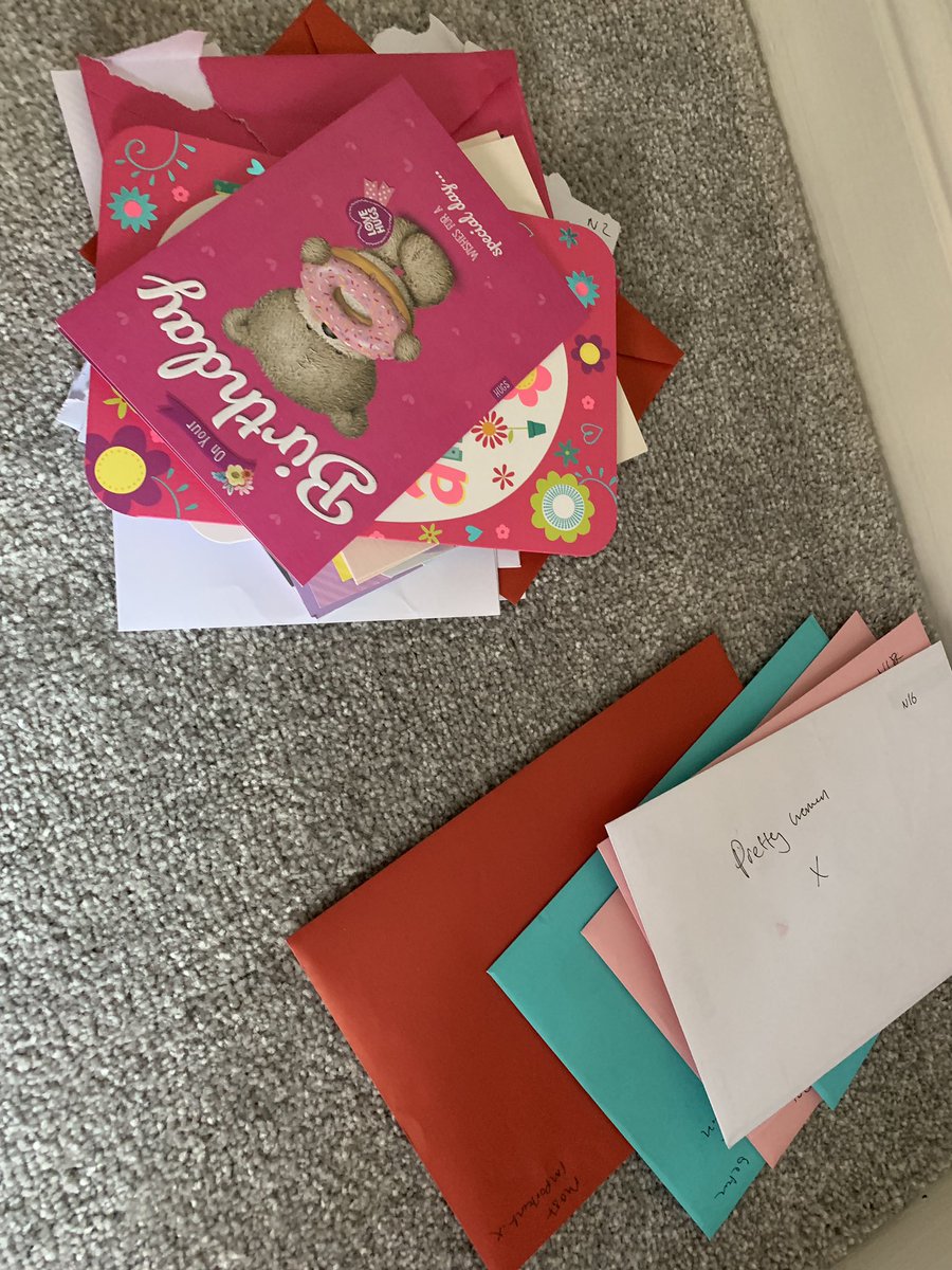 Alexaaron_'s tweet photo. Luckiest girl in the world😭😭😭 I moaned at him for not getting me a card so he got me 22❤️❤️❤️ https://t.co/pabs03cjI6