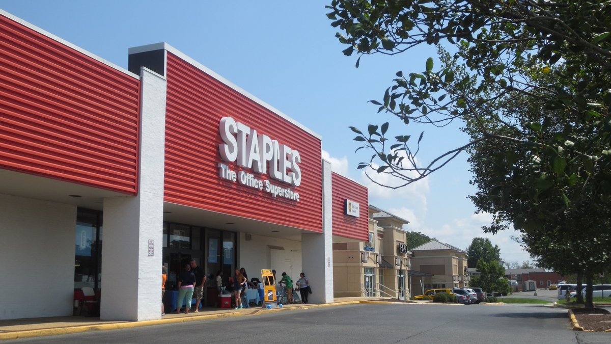 rmns08's tweet photo. Thank You Staples Fredericksburg for your support of teachers and schools this weekend and throughout the year! #BlockParty #ThankaTeacher #MakeaDifference #sweepstakes @StaplesStores https://t.co/sYddtpW372