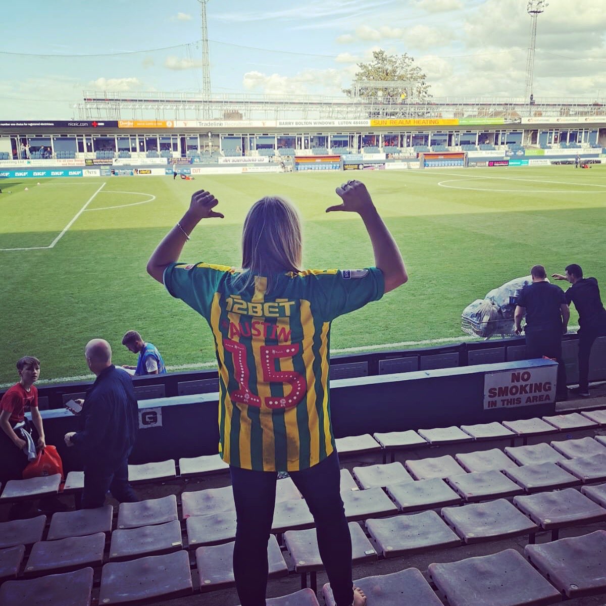 Zoe_Barber's tweet photo. What a day out at Luton!! Lucky enough to get myself @chazaustin10  shirt, what a guy. #WBA #COYB https://t.co/qziuYkVXBU