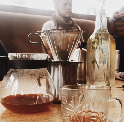 PrimulaProducts's tweet photo. Taking on today one sip at a time.
📷: @elquintalcafeteria
#pourover #pourovercoffee #primulapourover #perfectdailygrind #specialtycoffee #manmakecoffee #manualbrewonly #coffeetime #caffcult #peoplebrewcoffee #baristadaily #instacoffee #coffeeoftheday #coffeesesh #mycoffeecode https://t.co/FhOOaGir0D