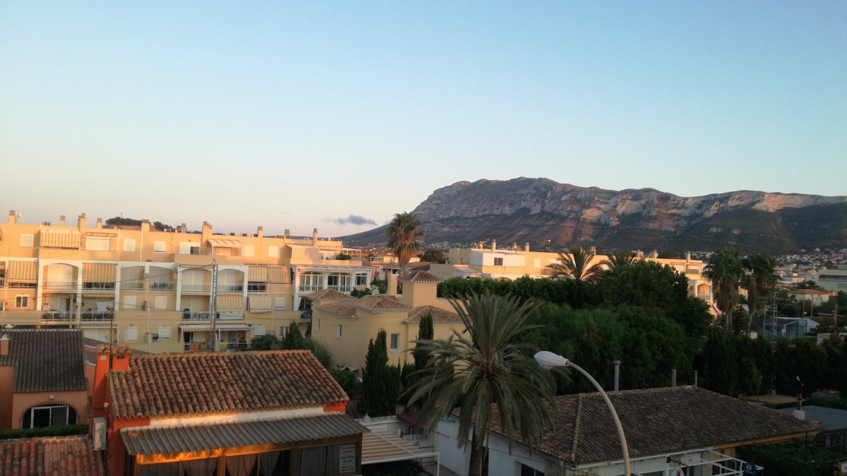 XataVir's tweet photo. @GVA112 Humo en el #montgó #Denia #javea https://t.co/mONcmRRs5x