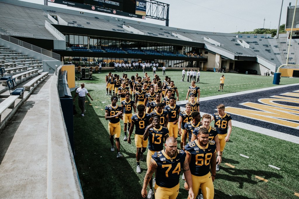 WVUfootball's tweet photo. Photo Day 📸

#HailWV https://t.co/8vfxinyXNl