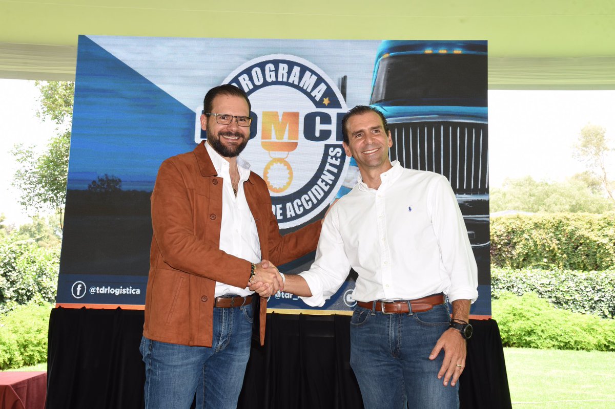 MagazzineTransp's tweet photo. @tdr_logistica distingue a sus mejores #operadores, ejes prioritarios de la empresa, por su amplio desempeño en #SeguridadVial. #POMCE @mabresg @carlos_bres #MAGAZZINEDELTRANSPORTE https://t.co/t77hkcijcb
