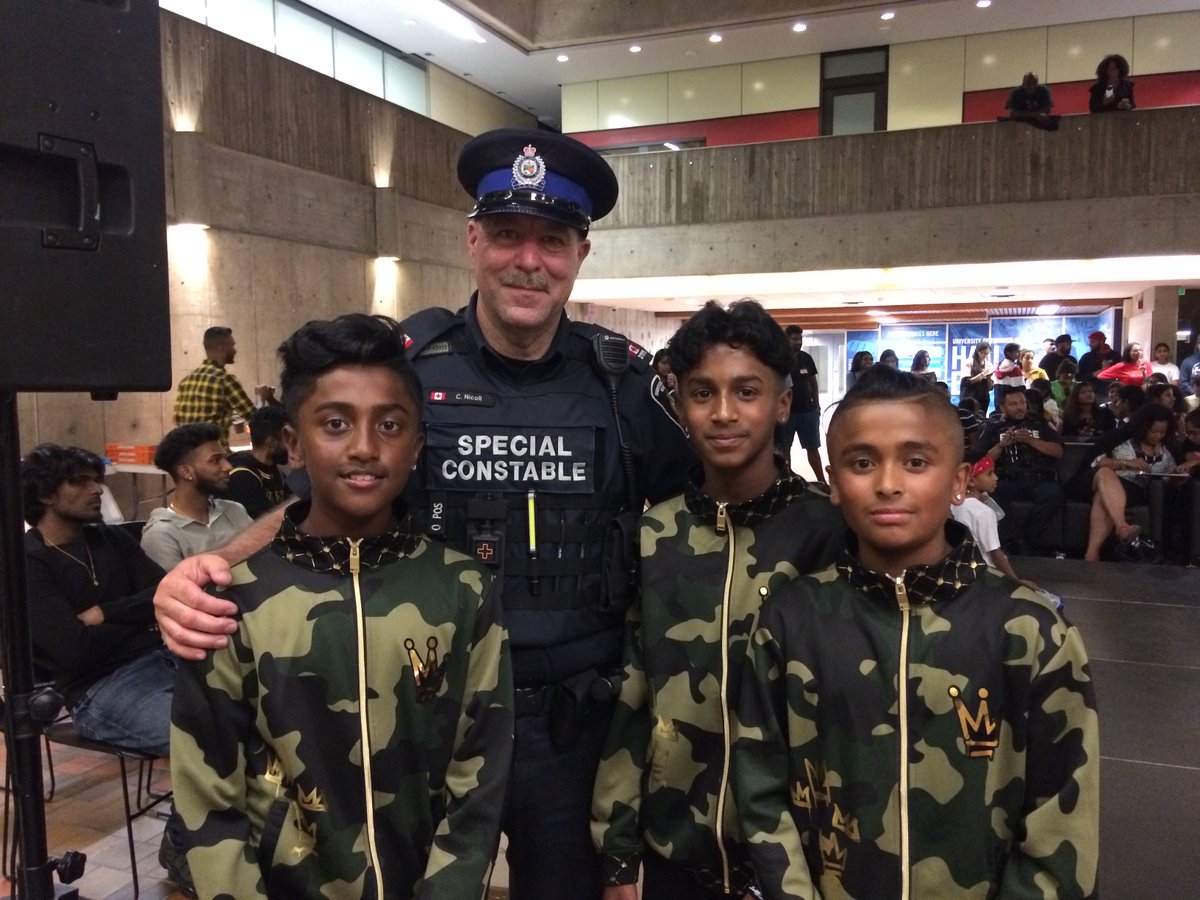 brownstone_cop's tweet photo. @TOHousing attended @UofTScarborough for the VERSATILE - CCRP Tamil Dance Event to promote healthy lifestyle and values.
An exciting dance competition was enjoyed by all!

#CommunityEngagement 
#BuildTheBlockToronto
#NeighbourhoodSafety https://t.co/33CDyGEGqV