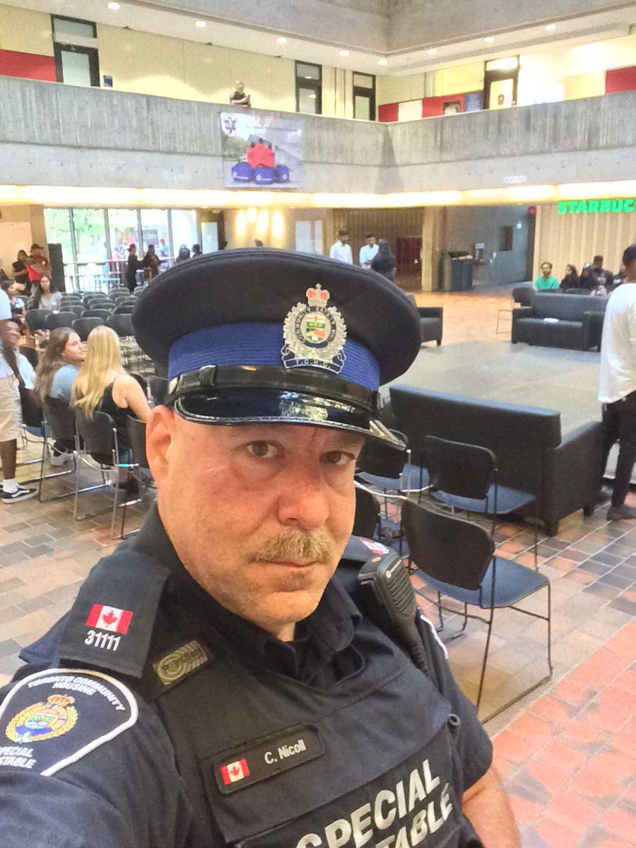 brownstone_cop's tweet photo. @TOHousing attended @UofTScarborough for the VERSATILE - CCRP Tamil Dance Event to promote healthy lifestyle and values.
An exciting dance competition was enjoyed by all!

#CommunityEngagement 
#BuildTheBlockToronto
#NeighbourhoodSafety https://t.co/33CDyGEGqV