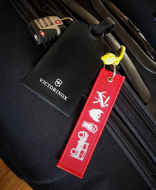 edccooperative's tweet photo. Representing. #showyourcolours
#edc #edccooperative #edccooperativetillidie #everydaycarry #pocketdump #founder #flighttag #coopflighttag #redflihhttag #holiday #suitcase #victorinox #wenger #paracord https://t.co/LnTzZNBOh3 https://t.co/PGM9XsnOw1