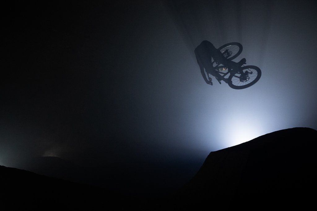 Specialized_ESP's tweet photo. La nueva #Enduro es la reinvención total de la bici que creó esta categoría. Y esta vez cuenta con un enorme recorrido de 170 milímetros, delante y detrás, para que→ https://t.co/Rc0y9A5LiN⁠⁠⁠⁠

#iamspecialized_mtb #specializedenduro #enduroaf #enduromtb #mtb https://t.co/W7U3Ee0g4m