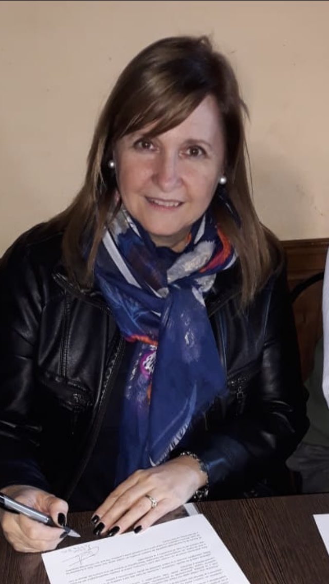 PatriCattaneo's tweet photo. Pienso: qué país les estoy dejando a mis hijos y nietos...? Q sepan q no me he quedado de brazos cruzados sino q he peleado con garras por la familia y la vida! #ConMasFuerzas #ConLosMismosValores https://t.co/VSEnAsH5xb