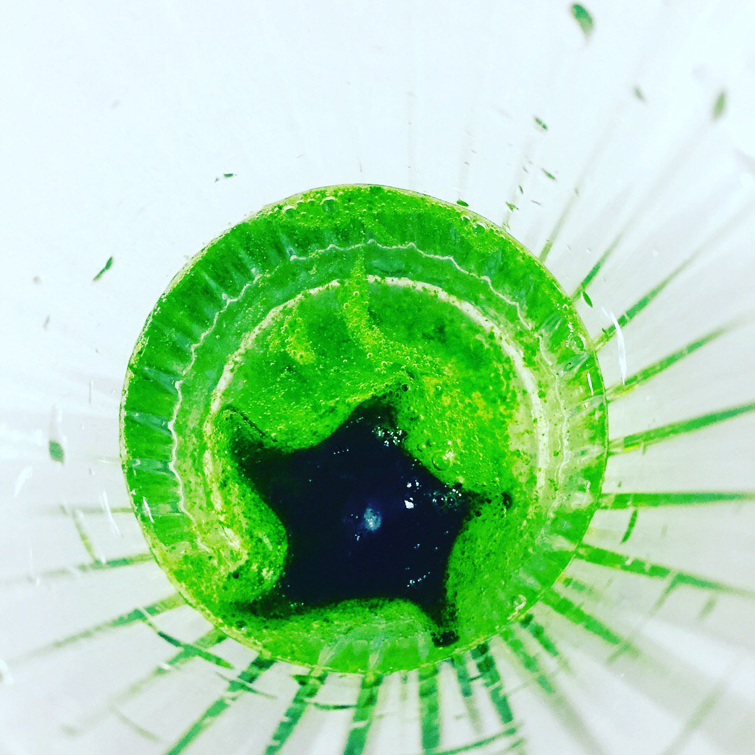 RoyChantale's tweet photo. Résilience + livres de recettes crues gratuits : expédition + contribution volontaire optionnelle. + vidéo de soda gingembre vert cru - https://t.co/k1IONPM4jN https://t.co/olOiNeNpOl