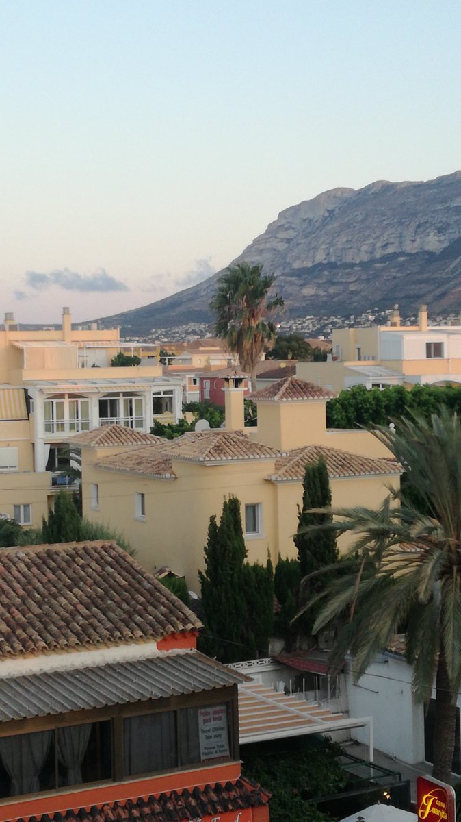 XataVir's tweet photo. @GVA112  se aprecia humo en el #montgó #Denia #Javea https://t.co/HonLGmyOgM