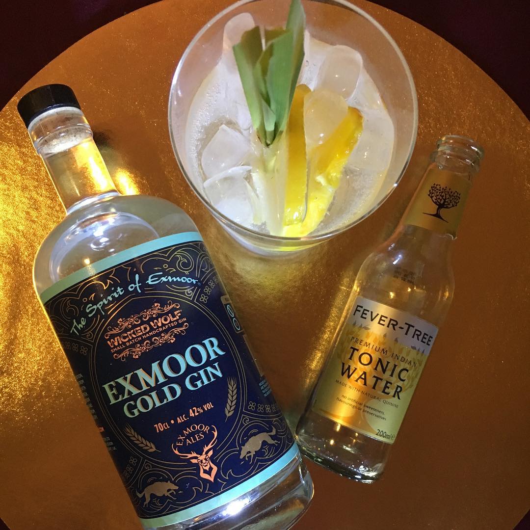 wickedwolfgin's tweet photo. Doesn't our our #WickedWolf #ExmoorGold gin look dashing, all spruced up for a big #SaturdayNight? πΊ
He's got his best mate, Tonic, & they're ready to hit your glass! We promise you'll never forget this #iconic duo π
Find them at a stockist near youπhttps://t.co/Jt5KZ6WRgg https://t.co/KzqB2MS4kh