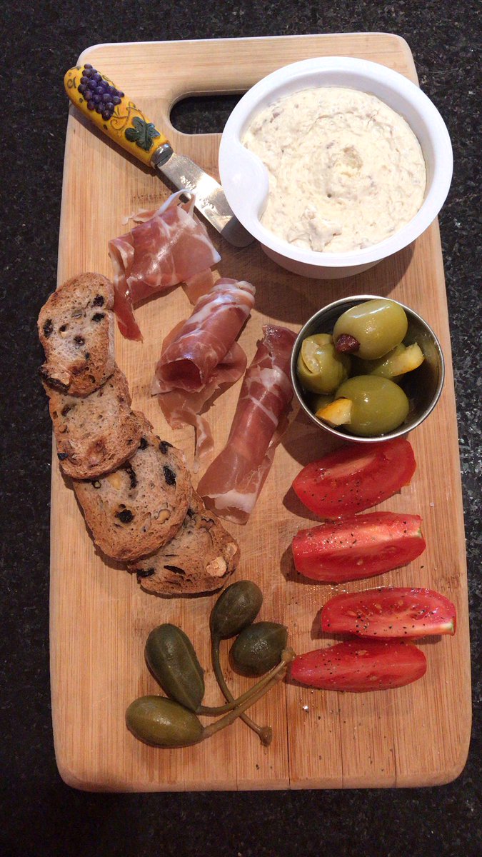 RunDiverCar1888's tweet photo. A tavoli! 
#capperi #serrano #nutspread #stuffedives #cheznous #Saturday https://t.co/2VQD1lxJTQ