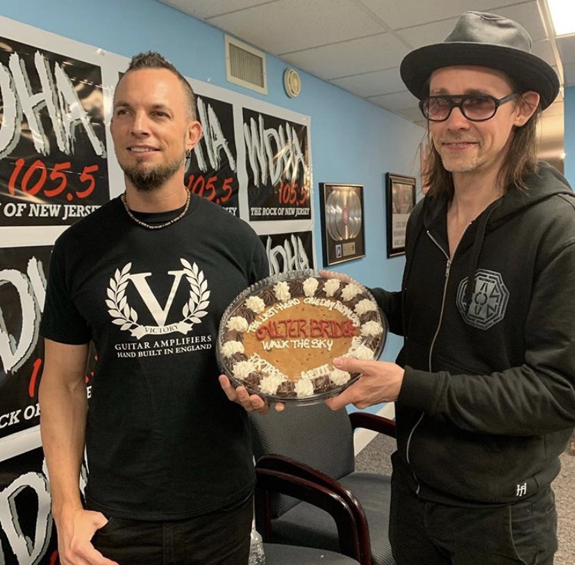 MylesKNews's tweet photo. via @TerrieCarrRnR: @alterbridge live @WDHAFM #alterbridgesaturday #radio #alterbridge #radiolife @radiofam #1055wdha #dha40 #rockofnj #radiofam @womeninradio #womeninradio “ https://t.co/LJcmxNCc7Z