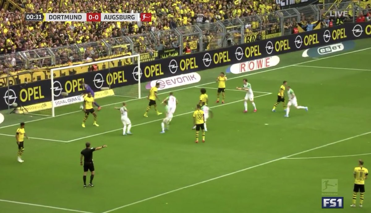 ffsMatthis's tweet photo. 2018/19 MD1 vs. 2019/20 MD1

Consistency is key. https://t.co/clsGKxUzod