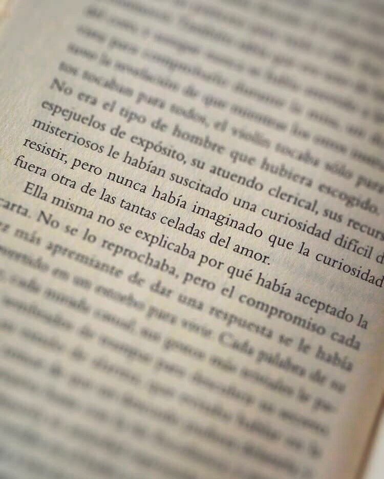 “Resistir, pero nunca había imaginado que la curiosidad fuera otra de las tantas celadas del amor.”
Libro: El amor en los tiempos del cólera 
Autor: Gabriel García Márquez
#cementeriodelibros