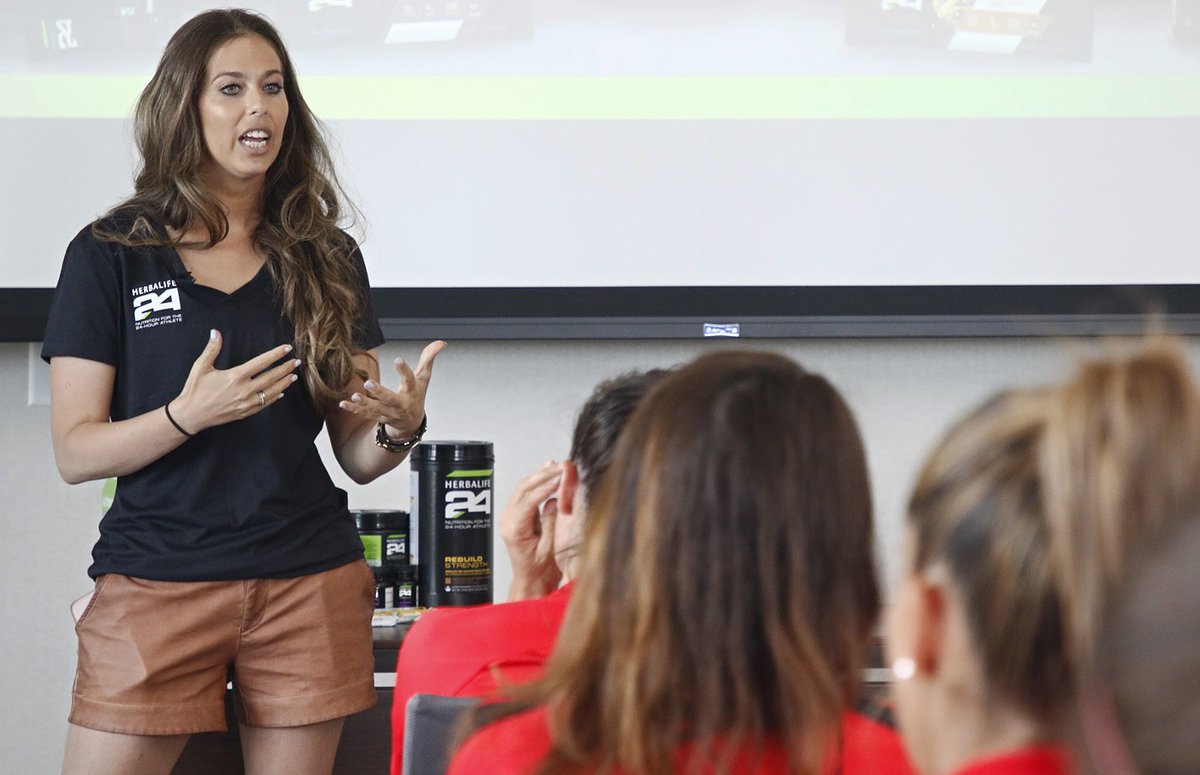 AtletiFemenino's tweet photo. 🏧 Nuestro patrocinador @Herbalife nos presentó los productos de @Herbalife24 y nos habló sobre la importancia de la nutrición en el deporte😊
¡Muchas gracias por vuestros consejos! 😃
#AúpaAtleti #WICC19 https://t.co/SaqTcbs1Xy