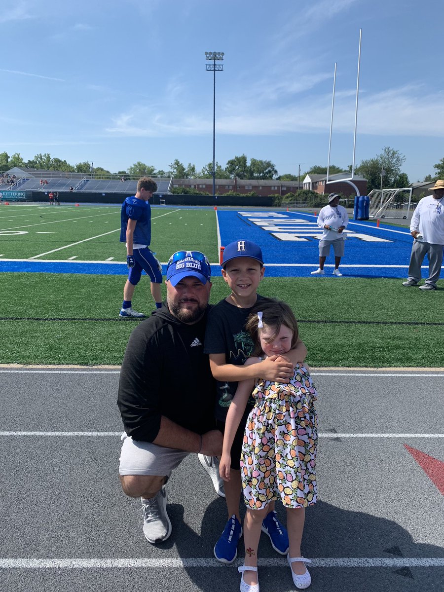 MrsWatkinsHHS's tweet photo. Great scrimmage today! Enjoyed a day with the fam @BigBlueFB #BigBlueOnTheMove #BackAtTheBlue https://t.co/mnNEfl5TQ8