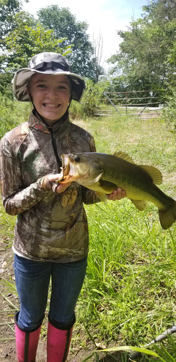jphil_13's tweet photo. This girl has got it going on! https://t.co/U5s9jiFcPH