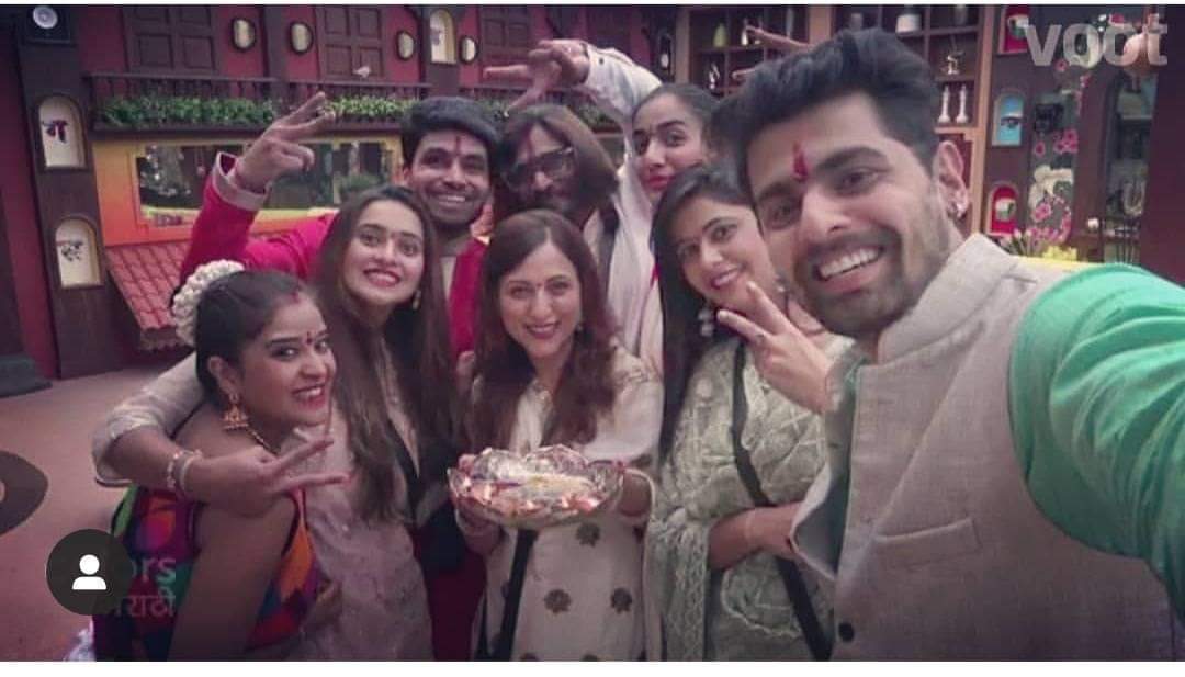 ArohWelankar's tweet photo. Rakshabandhan celebration at BiggBoss house...😍
.
.
.
@ColorsMarathi @BiggBossMarathi 
#arohwelankar #sheraroh #supportaroh #Lovefromaroh #teamarohwelankar https://t.co/PLFkt6wHcV