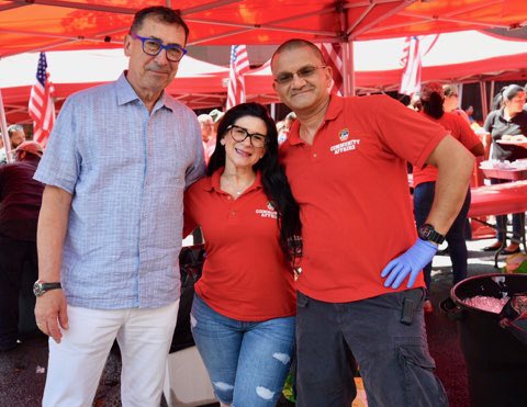FDNY's tweet photo. There’s one hour left to go at today’s #FDNY Block Party! Join us at #Engine48 and #Ladder56 at 2417 Webster Ave #Bronx until 4 pm. See a full list of Summer Block Party dates + locations at https://t.co/knqexVdQef https://t.co/UTjoDu4sF2