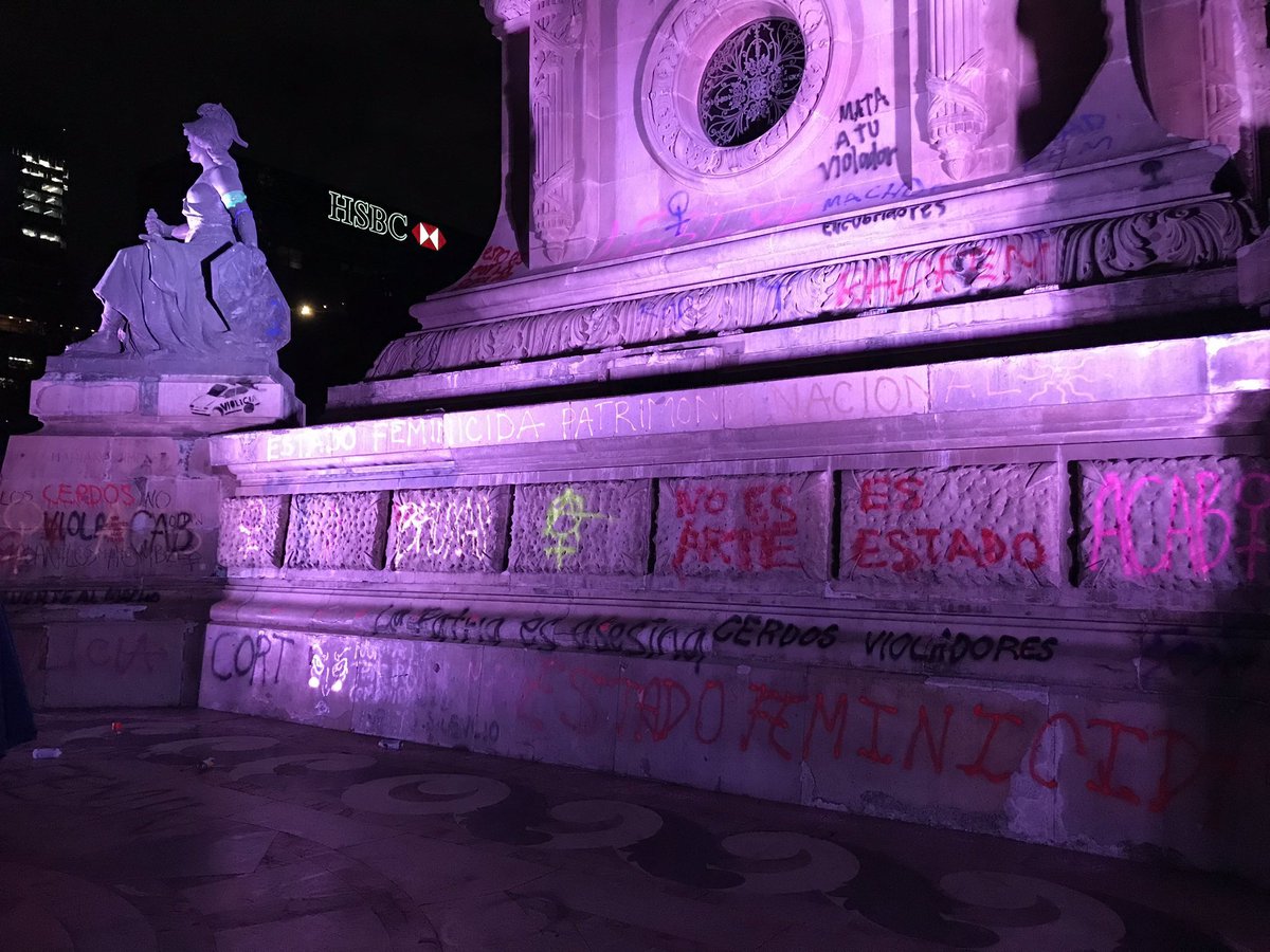Azuaylo's tweet photo. Indignados por que eles rayaron su pinche monumento? ALV #NiUnaMas https://t.co/jmpP7CVSZi