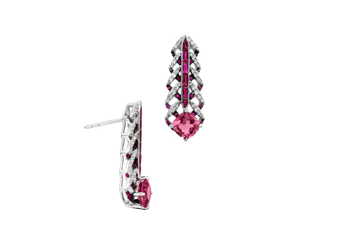 AffinityD2013's tweet photo. This pink tourmaline earrings is a perfect canvas to the ear that creates a classic piece that adds symmetrical beauty to your looks.

https://t.co/aFPAL1uCA6

#AffinityDesigns #Wholesale #finejewelry #jewelrydesigner #jewelrymaking  #earrings #danglingearrings #pinktourmaline https://t.co/MO2GucD2TT
