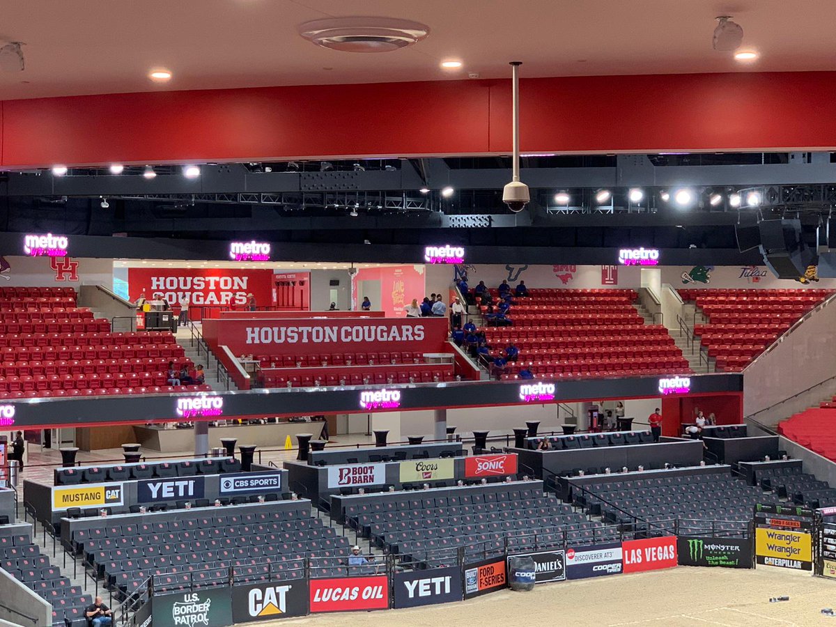 IlsaVargas's tweet photo. Ready to paint PBR Houston purple with @MetroByTMobile !! Let's do this! #fieldmarketing #iammetro #bemagenta Great job by @NathalySuarez08 for her lead on this program! https://t.co/D4wlAEN9Nd