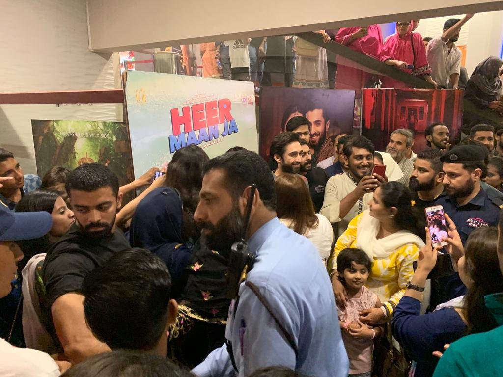 GeoFilms_Geo's tweet photo. #HeerMaanJa leads - #Heer @FarooqHareem , Kabeer @alirehmankhan &amp; Wajdaan @mfaizansk make a surprise visit to #AtriumCinema  in Karachi ... and getting tremendous love from public! #HeerMaanJa growing stronger every day 💪 

-

#IRKFilms | #ArifLakhaniFilms | #GeoFilms https://t.co/CjYABxU8OC