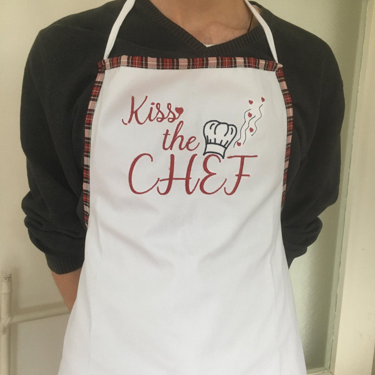 angelakovanada's tweet photo. Excited to share the latest addition to my #etsy shop: Kiss the chef - Machine embroidery design #supplies #housewarming #fathersday #embroidery #kissthechef #chefembroidery #kissembroidery #apronembroidery #cookembroidery https://t.co/zwrlhEASHm https://t.co/gL4HfPA9oC