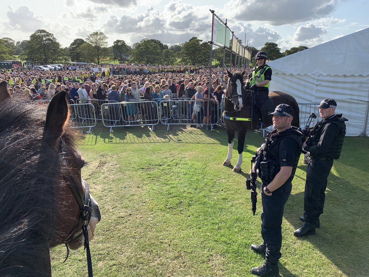 WYPHorses's tweet photo. Ph Lola and Ph Seth with Firearms Officers at Gate B, making sure everybody gets in safely to see #EdSheeran @LewisCapaldi https://t.co/5CKpfgmUlU