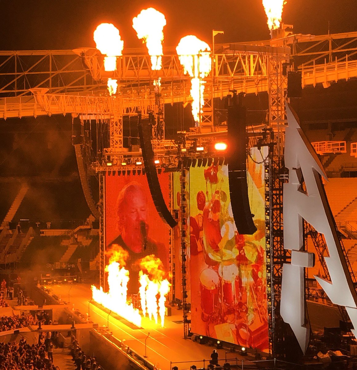 StasBurika's tweet photo. It was really hot and powerful performance. And we didn't want this to end. I will remember this concert forever! :) #metinvienna #metallica https://t.co/MKB5MjyPNu