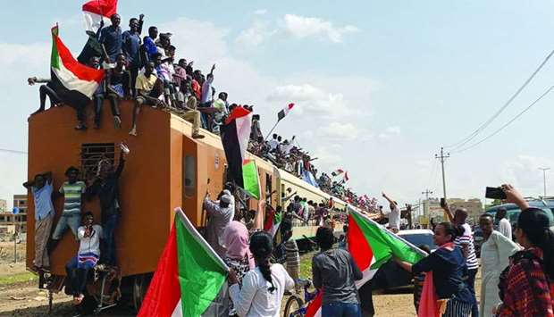 GulfTimes_QATAR's tweet photo. #Euphoria grips #Sudan as transition #deal inked
#Khartoum #FriendshipHall #protest https://t.co/rBsSA1fqyk https://t.co/6lEpgbSCxu