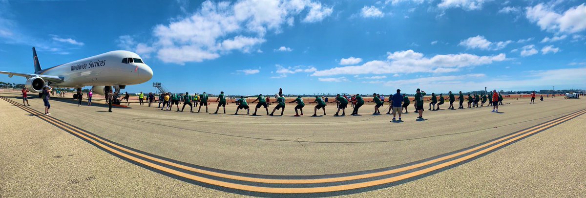 You know you have a winning team <a href="/letr4sosc/">letr4sosc</a> plane pull when <a href="/LAPDChiefMoore/">Michel R. Moore</a> stops to take a picture with you. Great event for a great cause today in Long Beach #LETR #SOSC #SOSCPlanePull #WeAreSOSC #LETR4SOSC