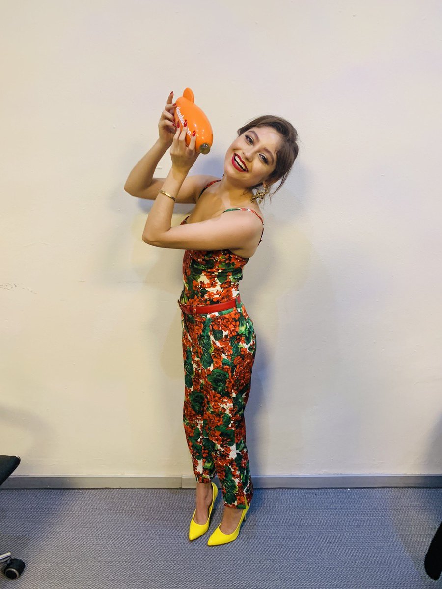 karolsevilla's tweet photo. Ganamoooos!! Los amo mucho gracias por su apoyo!! https://t.co/rbysh9MgoW