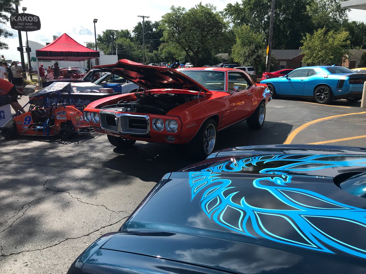 inlinetube's tweet photo. Woodward Dream Cruise  - If you’ve never been, add it to your bucket list! #woodwarddreamcruuse #cruisinwoodward2019 https://t.co/6khBQ6QV6k