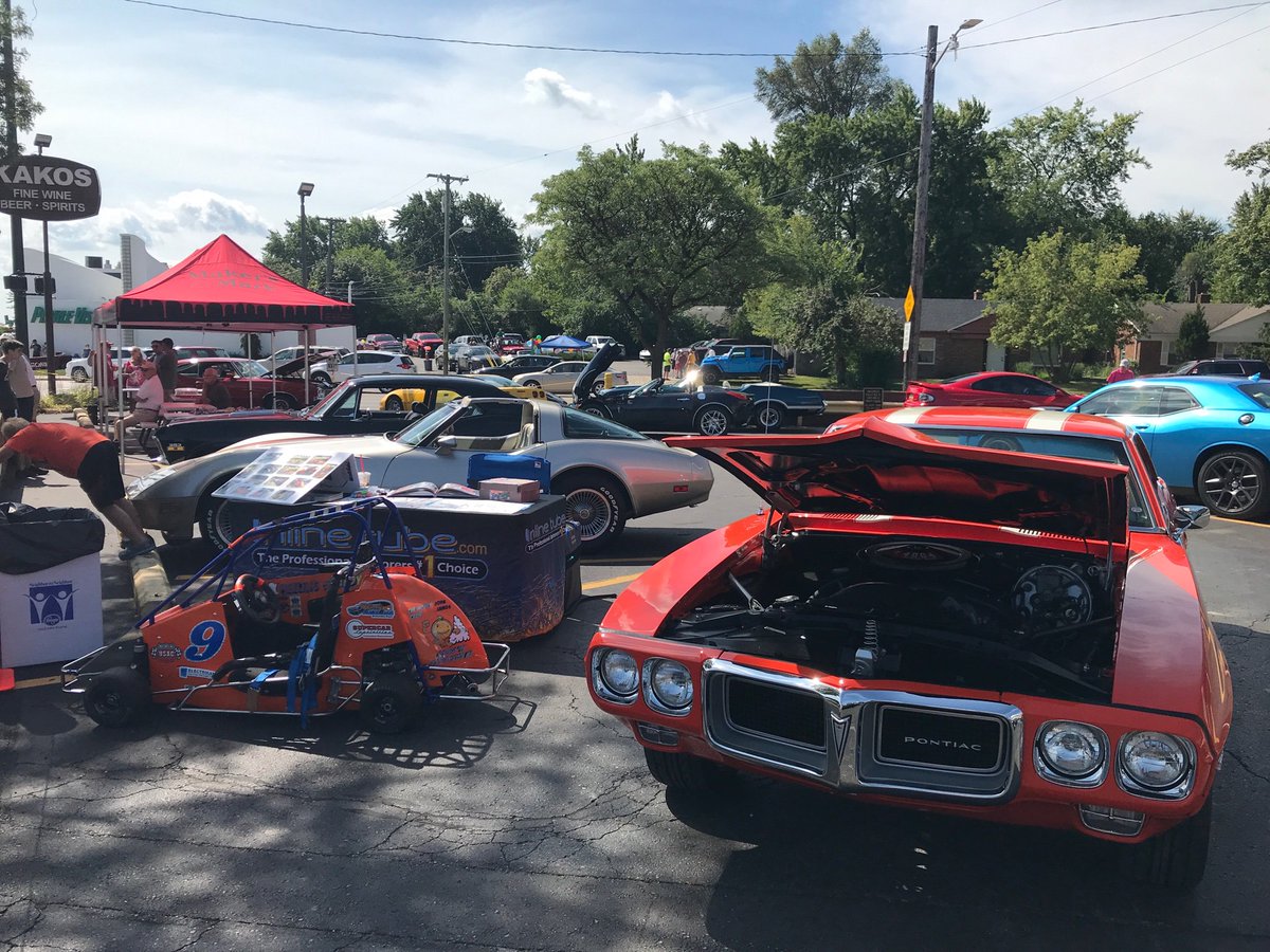 inlinetube's tweet photo. Woodward Dream Cruise  - If you’ve never been, add it to your bucket list! #woodwarddreamcruuse #cruisinwoodward2019 https://t.co/6khBQ6QV6k
