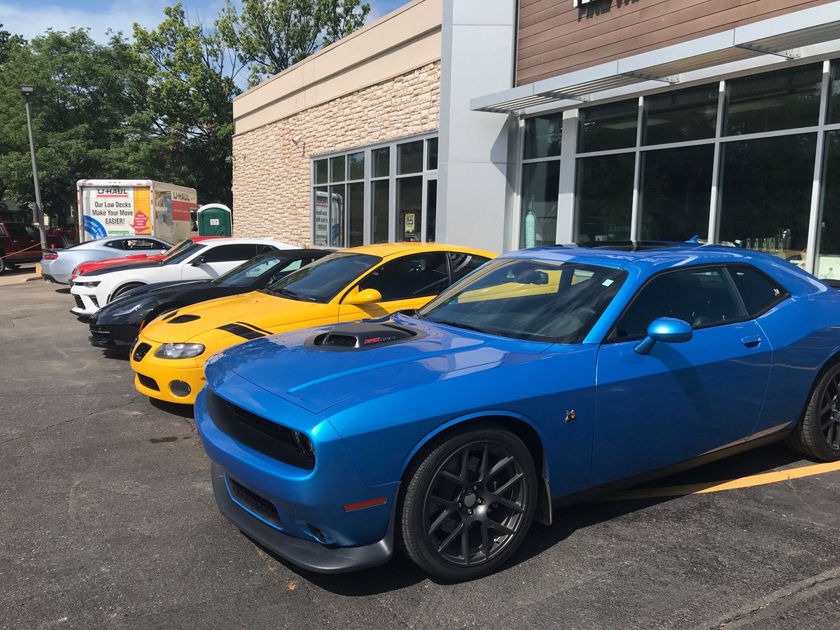 inlinetube's tweet photo. Woodward Dream Cruise  - If you’ve never been, add it to your bucket list! #woodwarddreamcruuse #cruisinwoodward2019 https://t.co/6khBQ6QV6k