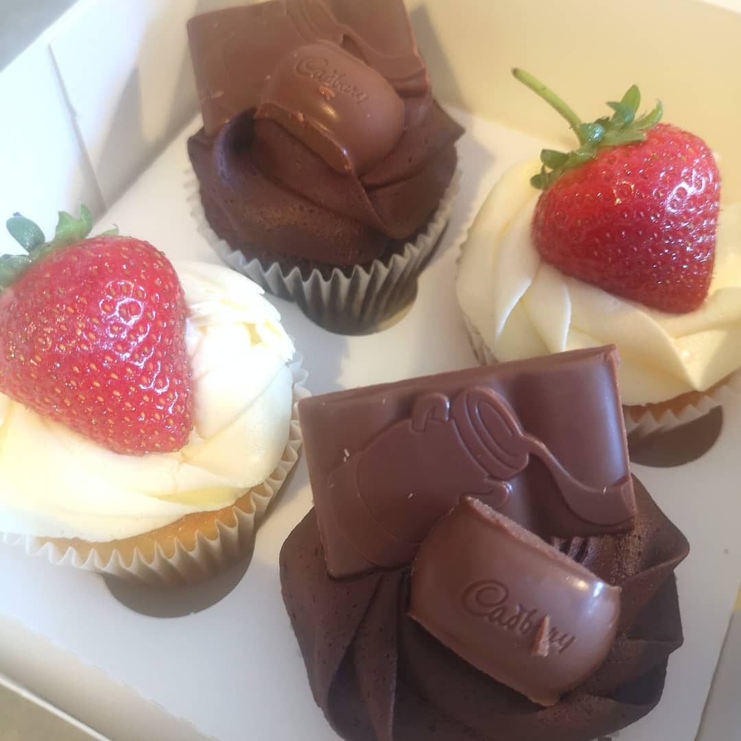 iamthecakesmith's tweet photo. I delivered LOADS of these this morning for a family get together ππ«π
#thecakesmith #cake #cuppies #cupcakes #cakestagram #cakesofinstagram #cupcakestagram #cupcakesofinstagram #frosting #buttercream #piping #homemade #iow #iowcakemaker #cakemaker #cakedecorator #cakedesigner https://t.co/uVDva6BrhT