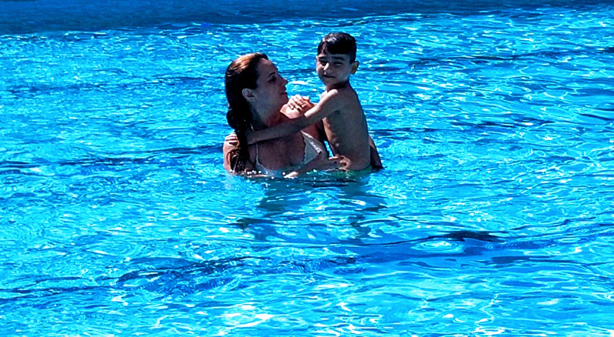 caoticaraquel's tweet photo. Apurando los últimos momentos. Mañana, nos vamos de Vilassar. Me he enamorado... #vilassar #elmaresme #estiu #amor #familia #platja #piscina #gelats #terrasses #depresiónpostvacacionalalavista #mipepe😍😍 https://t.co/YAB7RxQO5T