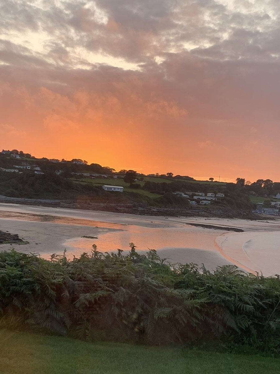 Red sky at night .... #Anglesey #traethBychan beautiful