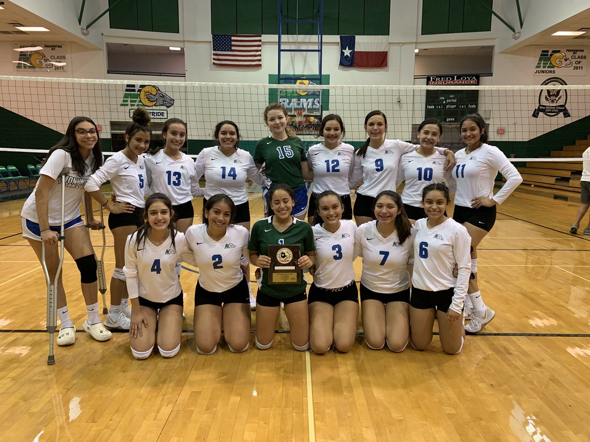 CoachLong_PHHS's tweet photo. ‼️Your 2019-2020 JV Montwood tournament champions‼️Couldn’t be more proud of this team right here!! 🏐💚 #LookOutForUs #Rams @MontwoodV @MontwoodHS https://t.co/CnNVCFP5FS