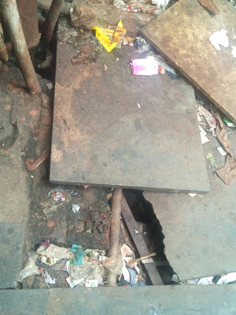 sultanshaikh836's tweet photo. Respected Sir at our building entrance there is a chamber fully broke and the childrens and senior citizens are walk which is very very dangerous.Kindly do the needful at the earliest.Surti Mohalla 45 Hatim Manzil Nagpada @mybmcWardE @mybmc @AUThackeray @CMOMaharashtra @MCGM_BMC https://t.co/f8JbXmXtMi