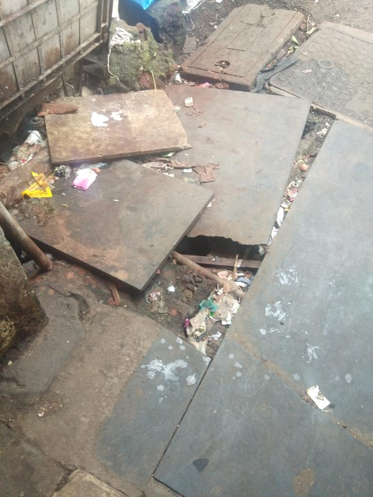 sultanshaikh836's tweet photo. Respected Sir at our building entrance there is a chamber fully broke and the childrens and senior citizens are walk which is very very dangerous.Kindly do the needful at the earliest.Surti Mohalla 45 Hatim Manzil Nagpada @mybmcWardE @mybmc @AUThackeray @CMOMaharashtra @MCGM_BMC https://t.co/f8JbXmXtMi
