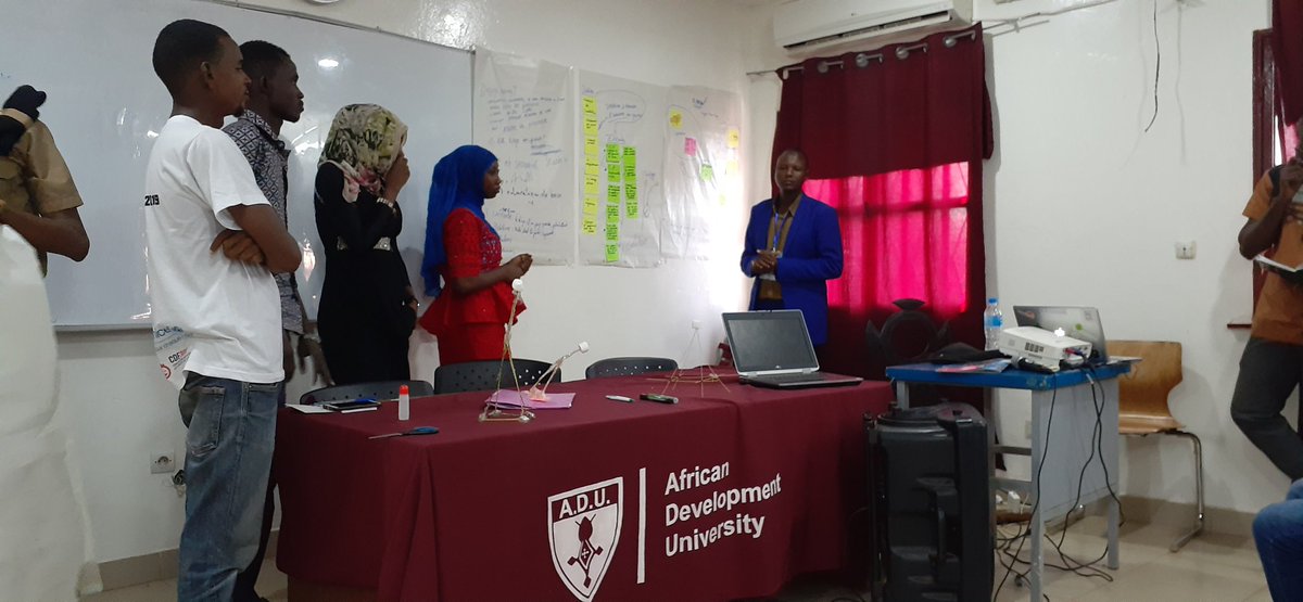 Faride_Boureima's tweet photo. Bravo à @Unicefniger pour avoir rendu possible cette formation à @ADULeads qui abrite des youth leaders @LatifaYari pour sa présence et @hamadoudao pour  la formation sur le #DisignThinking une méthode simple qui, appliquée va apporter des solutions à notre #Niger . https://t.co/C1UMZiEcCR
