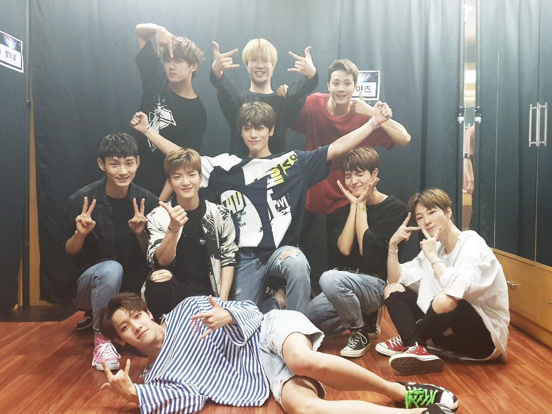 w24_doing's tweet photo. w24 and iz being best friends (2019) https://t.co/fkCAYWGG33