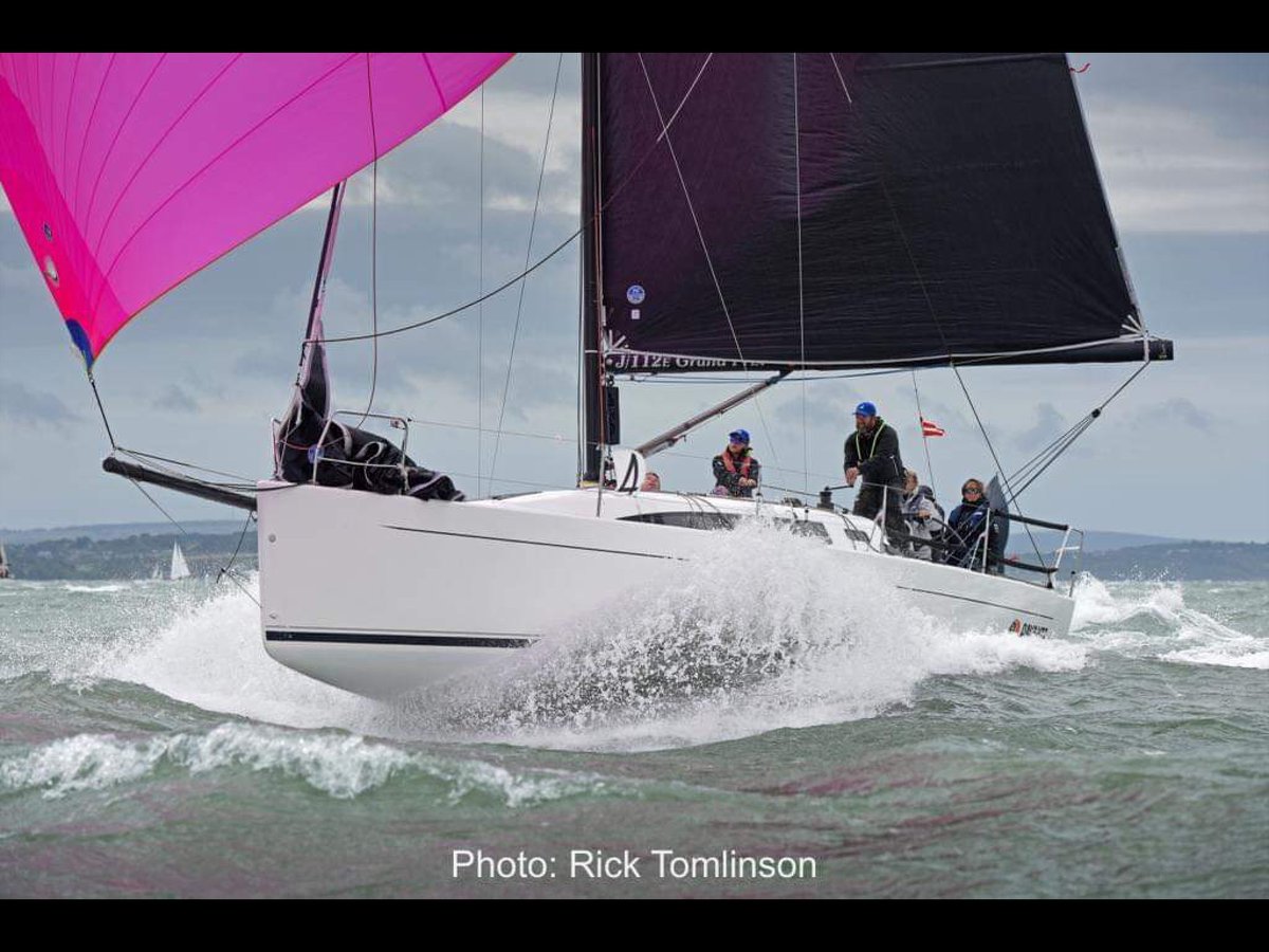 BecsWalford's tweet photo. Took some time off to race #cowesweek on this #jboat. Here #sendingit #incontol in 25+ kts wind &amp; 18 kts #boatspeed! It's me on the sheet! https://t.co/CUv0zR8bzL