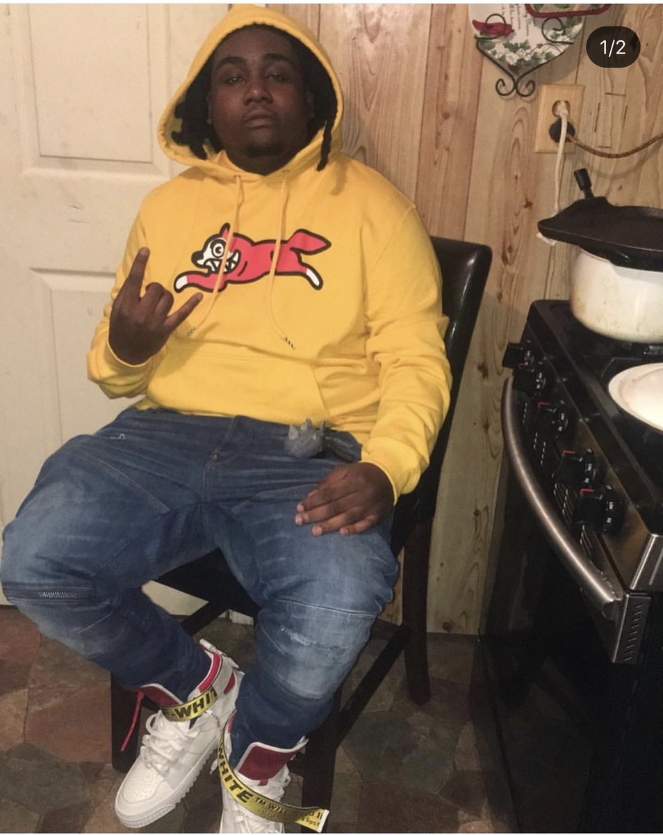 FukYu_yhu_nU's tweet photo. Smh man I’m at a funeral & I get news of a good friend passing away!! Dammit man #RIPFAT https://t.co/xqqX42n1Fk